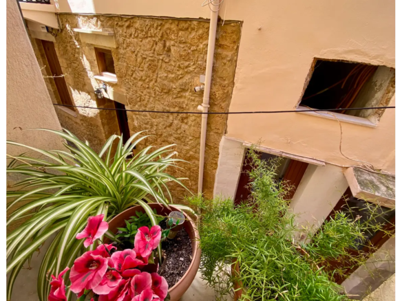 Stunning 4-Bedroom Semi-Detached House in Chania’s Old Town