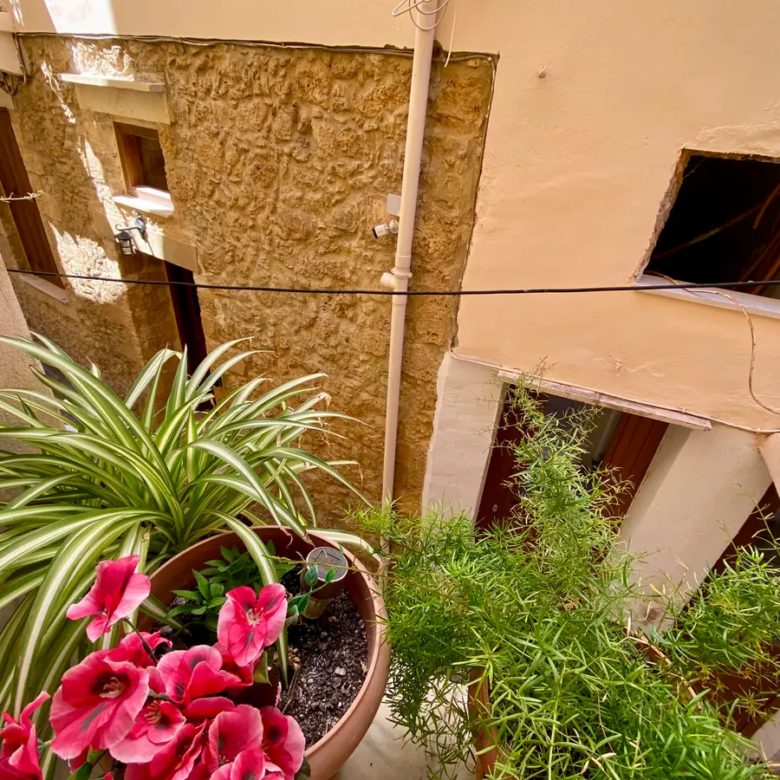 Stunning 4-Bedroom Semi-Detached House in Chania’s Old Town