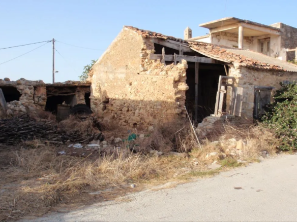 Pontikiana Plot with an Old House for Sale, Platanias