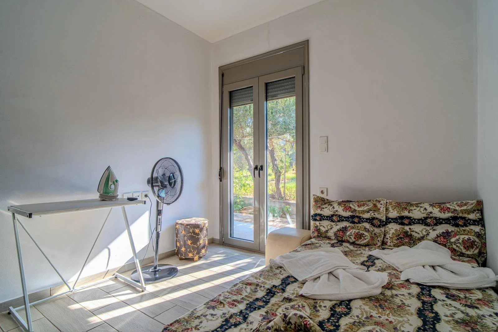hania-tsikalaria-2-bedroom-house-for-sale (3) Small Residence for Sale with Pool in Souda, Tsikalaria- Real Estate Assets